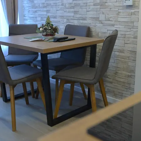 Bella Vista - Pogled Na Stazu ياهورينا